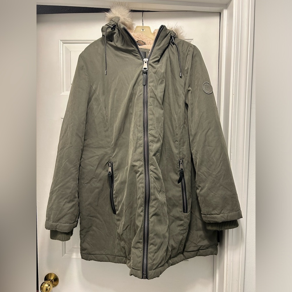 DKNY winter jacket. Women’s XL. Barely worn! Amazing condition!